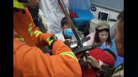 休宁警方通报“红缨枪扎进男子后背”