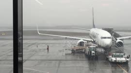 Ryanair Boeing 737-800 De-Icing and Pushback [HD] @ Milano Bergamo (Orio al Serio airport)