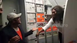 Couple get engaged mid-air during flight back from holiday