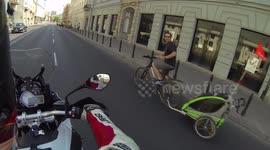 Bloody cyclist waves at a rider to be quiet in the city center