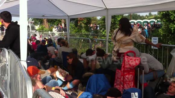 Long queues for trains after Glastonbury