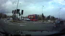 How not to show a learner how to change lanes on a motorway. A13 East Ham towards A406.  18.01.2018
