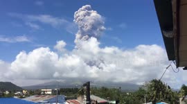 Philippines authorities raise alert as Mayon volcano erupts