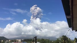 Philippine authorities raise alert as Mayon volcano erupts