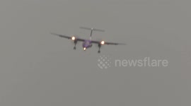 Planes battle strong crosswinds during approach to Dusseldorf