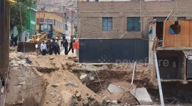 River bursts banks in Peru destroying houses