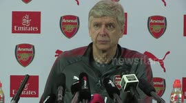 Arsene Wenger wants to keep hold of Giroud and Ozil