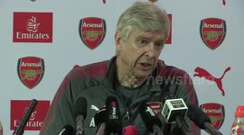 Arsene Wenger wants to keep hold of Giroud and Ozil
