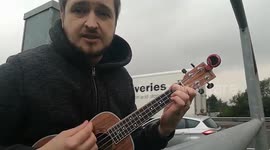 UK driver breaks down on motorway and writes funny ukulele song