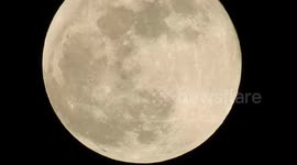 Spectacular close-up of the supermoon over Crawley in the UK