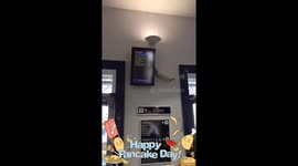 What’s everyone’s ideal topping today then? ???? #pancakeday2018 https://t.co/pcdFVJy4Dr