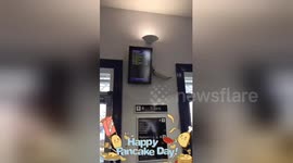 Newsflare Edit - What’s everyone’s ideal topping today then? ???? #pancakeday2018 https://t.co/pcdFVJy4Dr