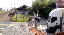 Southampton Level Crossing 02/06/2016 (5, misuse!)