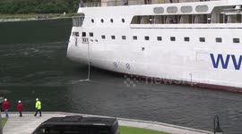 AIDAbella winching in mooring line Eidfjord