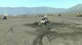 he cried the joys agility race in the sea of sand bromo mountain