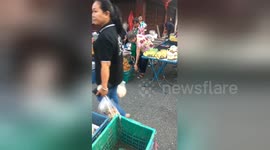 Banana drama: Two old ladies fight over fruit stalls in Thailand