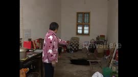 上饶：卧室突现大洞 女主人掉入洞内