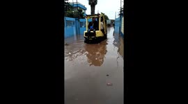 4 workers avoid heavy flooding aboard a dolly