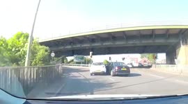 Two drivers crash on dashcam, who’s to blame ? 