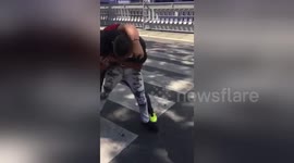 Newsflare Edit - knock out - Pelea en el Parque de Villa Olga, Cuando te metes con la persona equivocada