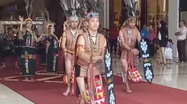 Welcoming dance in Imago shopping mall