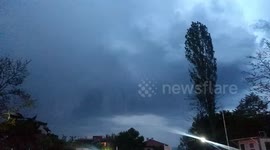 Long lasting lightning in 120 fps slow motion