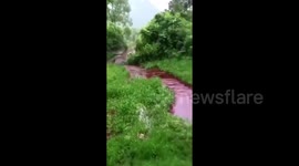 怪！广西恭城岩洞流出红色山泉水 十几小时后恢复正常