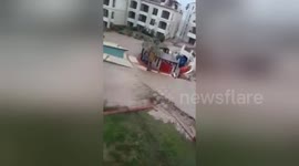 Newsflare Edit - Heavy rains lead to the sinking of a tourist hotel and the sinking of chalets and villas of the hotel (dolphen hotel sokhna)