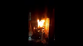 Prédio pegando fogo por instalações clandestinas