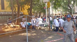 Moradores do prédio que desabou