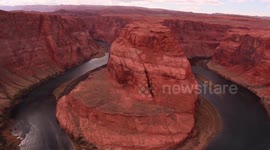 Vlogger's spectacular walk through Arizona's Antelope Canyon