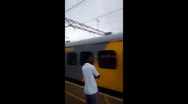 Metro Rail Slap