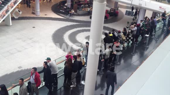 iPhone 5 queue in Westfield, Shepherd's Bush