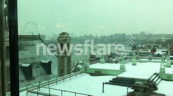 Snow Over The Thames
