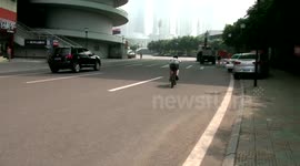 无臂少年的单车