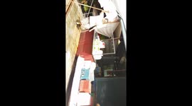 Meaklong Railway market incoming train