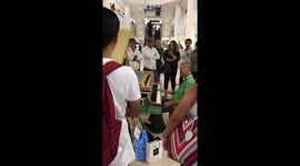 Uplifting moment pensioner leads shoppers in piano sing-along