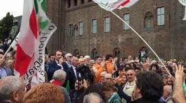 Democratic Party sings Italian national anthem during rallies in Turin in support of Mattarella
