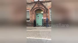 Newsflare Edit - When you’ve taken more than enough shit from your ferret... Straight in the bag! ???????????? #OnlyInEdinburgh #LadBible https://t.co/aAJJVvqBzZ