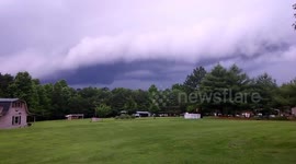 Crazy storm about to hit mans home