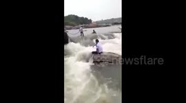 Man drowns when rope collapses during river rescue