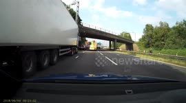 Idiot van driver cuts in at last moment almost causing an accident.