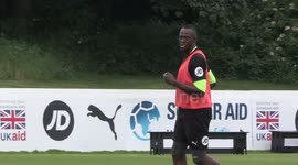 Usain Bolt links up with Robert Pires to finish off sweet team goal in training