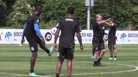 Usain Bolt shows off keepie-uppie skills in training