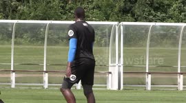 Usain Bolt and Robert Pires combine to make devastating forward partnership in training