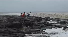 Strong waves nearly sweeps monsoon tourists out to sea in India