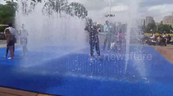 Cooling off at Londons southbank