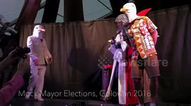 Two seagulls and a horse stand for Mayor