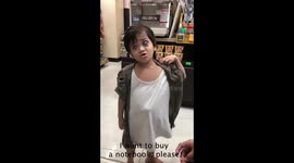 (Subtitles) Adorable blind toddler goes to buy a notebook