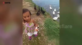 Woman gives birth to baby after best friend donates her eggs